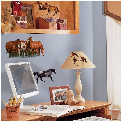 Samolepící dekorace Koně. Samolepky a obrázky koní. Samolepky Koně.Obrázky koní.Plata 4ks ( á 25 cm x 44,5 cm ) samolepící dekorace koňů.Nálepky pro děti RoomMates