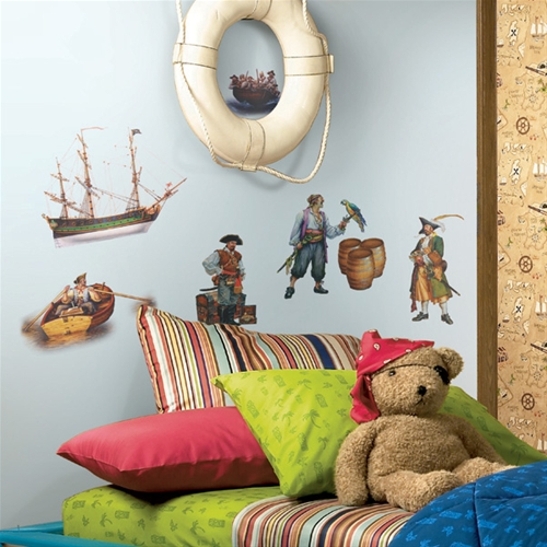 Samolepky Piráti z Karibiku Samolepící dekorace na zeď.Dětské dekorativní obrázky na stěny.Nálepky pirátů pro děti. RoomMates 4ks ( á 25 cm x 44,5 cm )